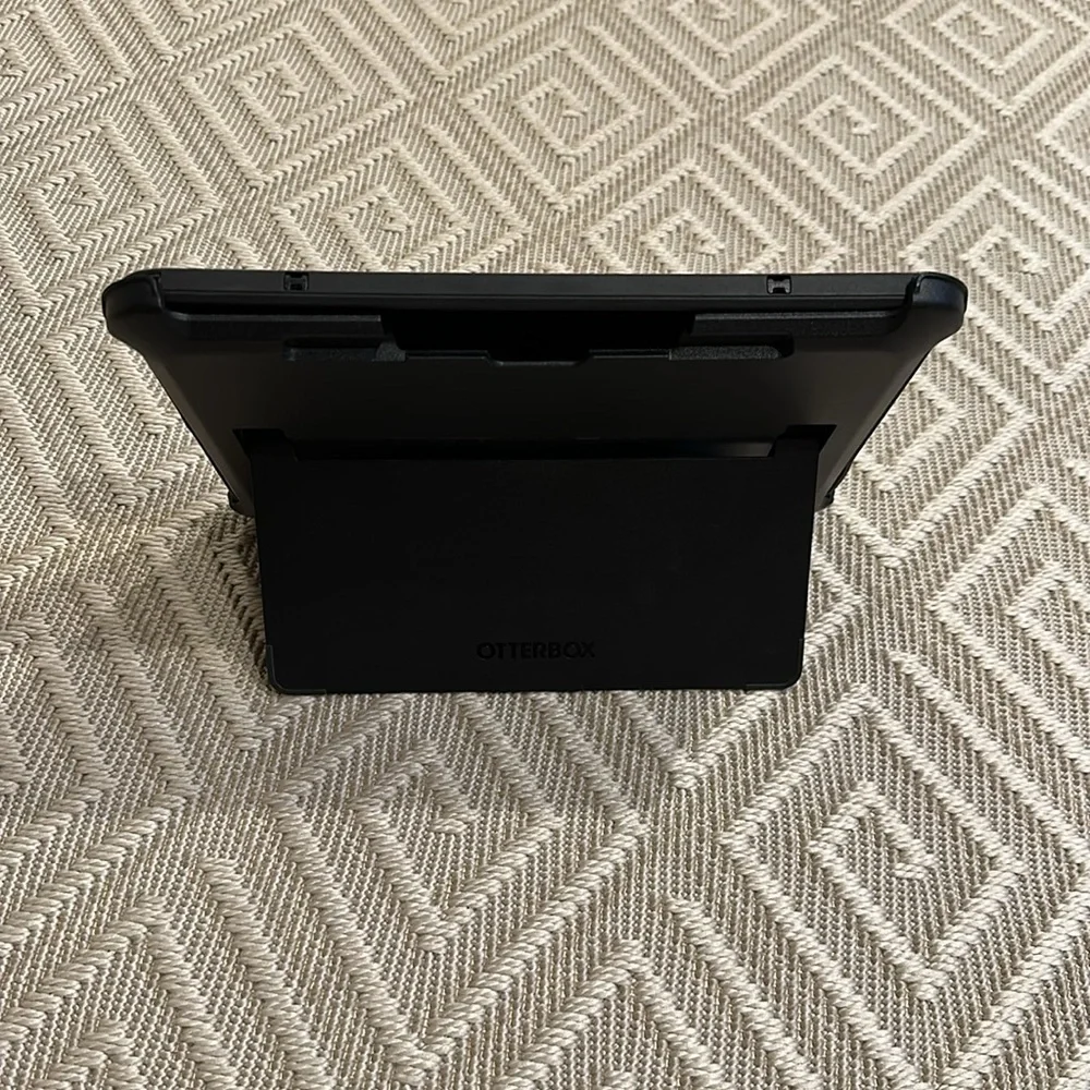 OtterBox Defender Series for Apple iPad Pro 13-in *NWOT